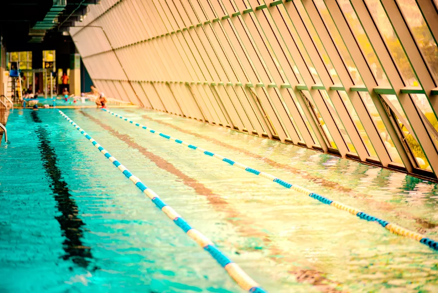 喀什成人混凝土钢结构游泳池项目